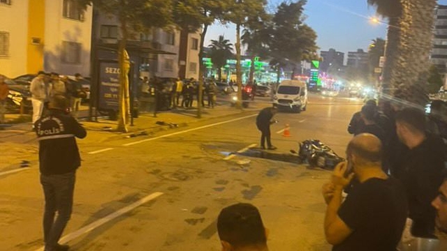 Ağaca çarpan motosikletteki 2 kişi öldü