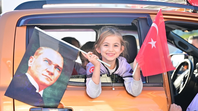 Kepez'de "Cumhuriyet Korteji" yapıldı