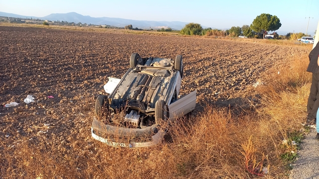 Manisa'da iki otomobilin çarpıştığı kazada 5 kişi yaralandı