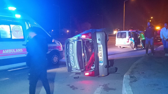 Afyonkarahisar'da otomobilin devrilmesi sonucu 5 kişi yaralandı