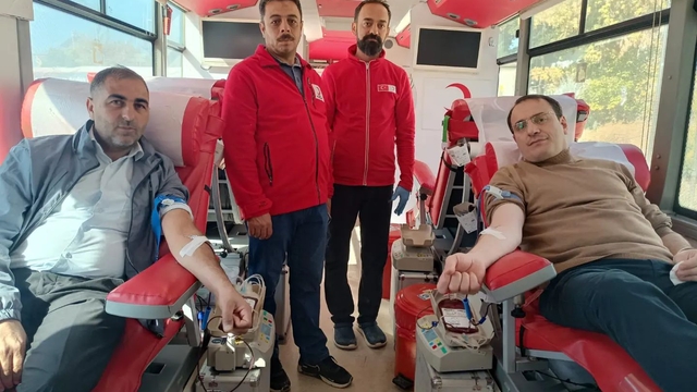 Baskil Kaymakamı Türker'den kan bağışı kampanyasına destek