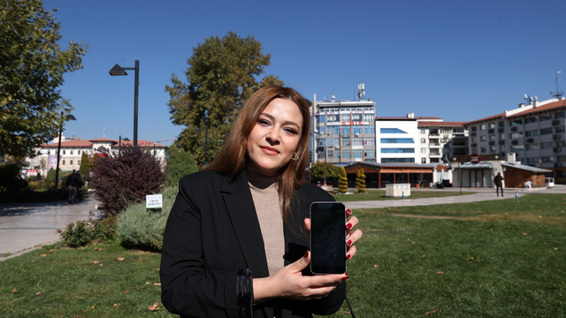 Sivas'ta üniversite öğrencisinin kargayla görüntüleri gülümsetti