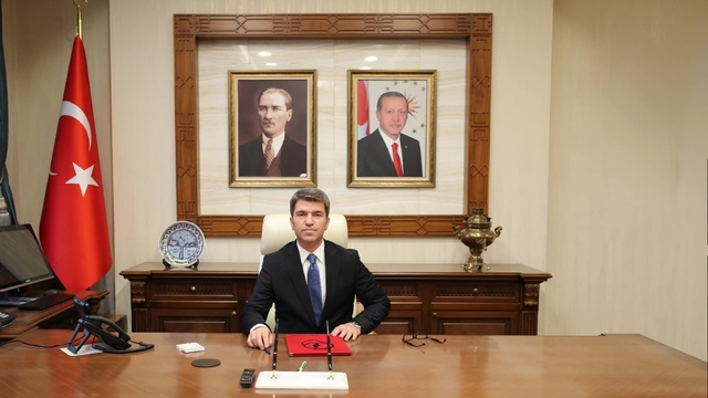 Amasya Valisi Bakan'dan vatandaşlara bayrak asın çağrısı