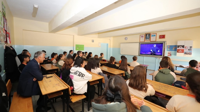 Amasya'da öğrenciler "Dersimiz Cumhuriyete Doğru" filmini izledi