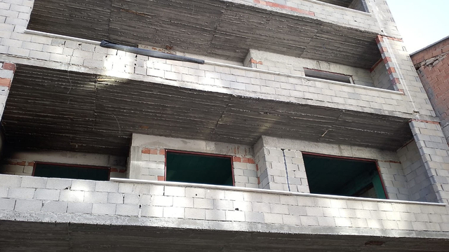 Mesai arkadaşını inşaatın 3'üncü katından atıp öldürdü