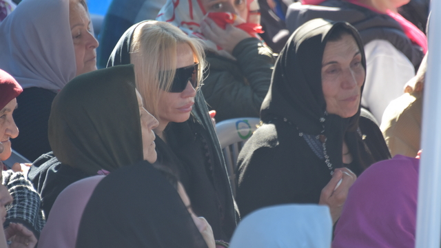 Şarkıcı Gülşen'in babası son yolculuğuna uğurlandı