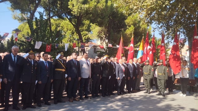 Seferihisar'da 29 Ekim Cumhuriyet Bayramı kutlanıyor