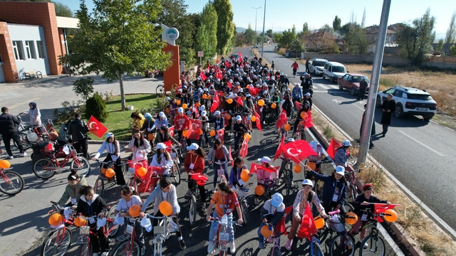 Kayseri'de Cumhuriyet'in 101'inci yılında bisiklet turu düzenlendi