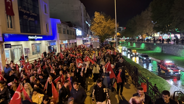Kastamonu'da Cumhuriyet'in 101. yılı dolayısıyla fener alayı düzenlendi
