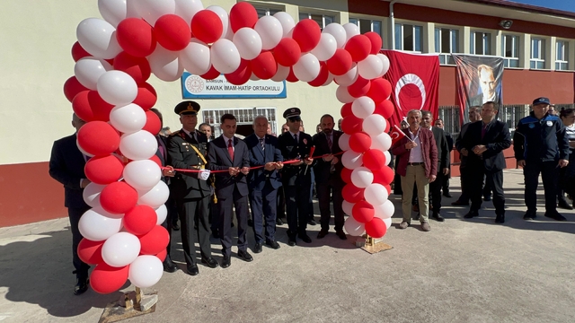 Kavak İmam Hatip Ortaokulu'nda bayrak sergisi düzenledi