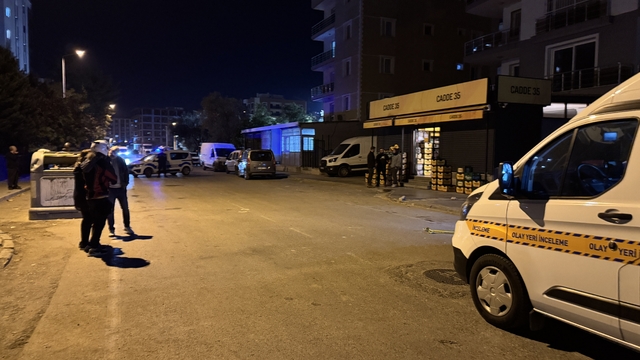 İzmir'de silahlı kavgada açılan ateşle ağır yaralanan polis memuru hayatını kaybetti