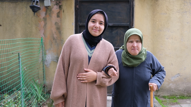 Görme engelli kadın, Kur'an'ı Kerim'i teypten dinleyerek 17 yılda hafız oldu