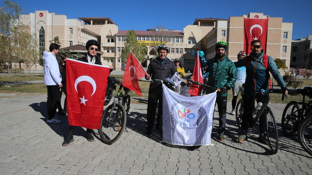 Van'da "Cumhuriyet Bisiklet Turu" düzenlendi