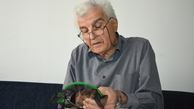 Eşinin yarım bıraktığı kurs sayesinde 73 yaşında tel kırma öğrendi