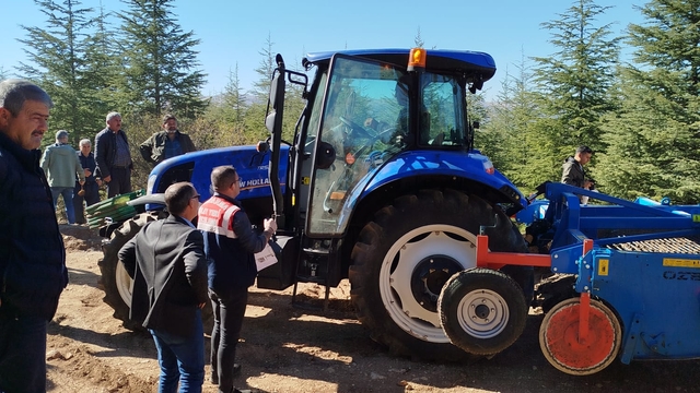 Afyonkarahisar'da çalınan traktör, 26 gün sonra ormanlık alanda bulundu