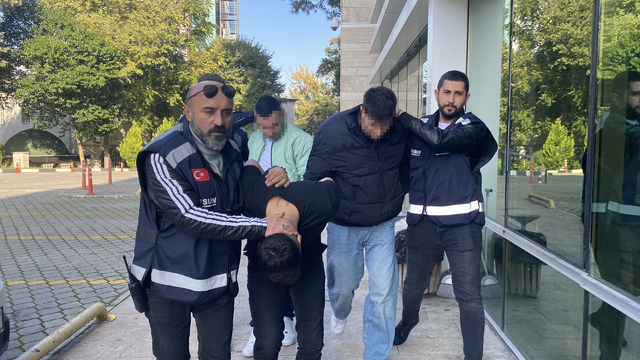 Parayı polise teslim etti, darbedildi: 3 gözaltı