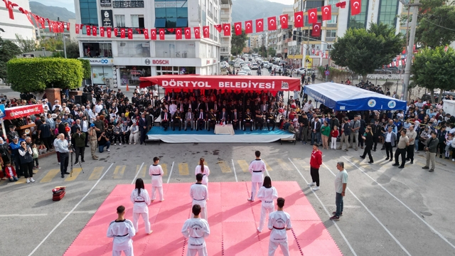 Hatay'ın ilçelerinde Cumhuriyet'in 101. yıl dönümü kutlandı