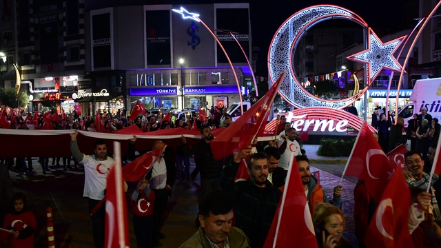 Terme'de fener alayı ve bayrak yürüyüşü yapıldı