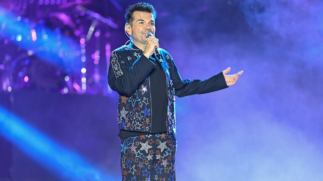 Kenan Doğulu Antalya'da konser verdi