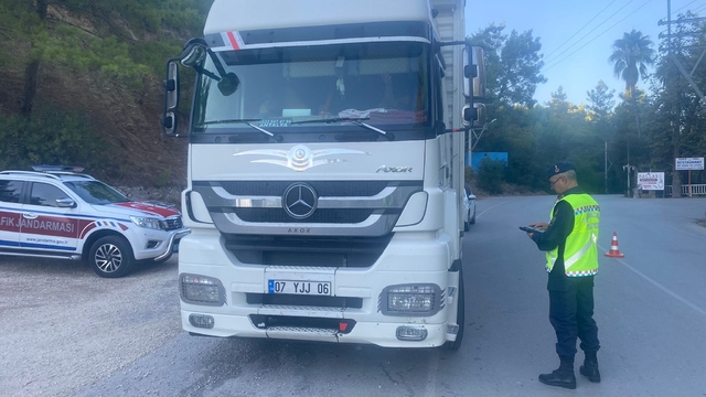 Serik'te trafik ve alkol kontrolü uygulaması yapıldı