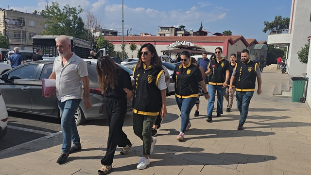 Adana'da evlerden hırsızlık yaptıkları öne sürülen 4 şüpheli tutuklandı