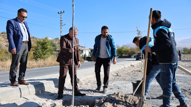 Hacılar'da çevre düzenleme ve ağaçlandırma çalışmaları sürüyor