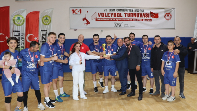 Ferizli'de 29 Ekim Cumhuriyet Kupası Voleybol Turnuvası sona erdi