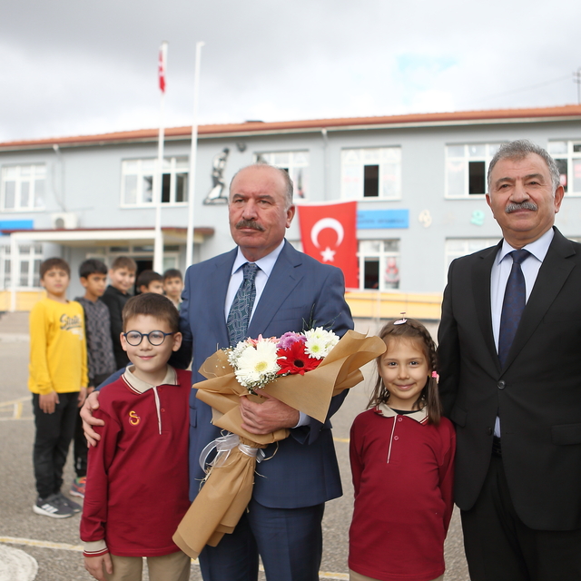 Çorum'da "Şehidimizden Kardeşine Hediye Var Projesi" kapsamında eğitim seti...