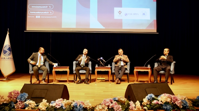 Sakarya Üniversitesinde düzenlenen sempozyumda "Göç ve Medya" paneli gerçekleştirildi