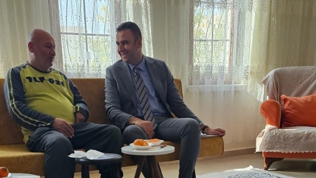 Hasankeyf Kaymakamı İmrak hane ziyaretlerini sürdürüyor