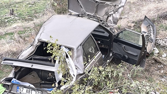 Merzifon'da devrilen otomobilin sürücüsü yaralandı