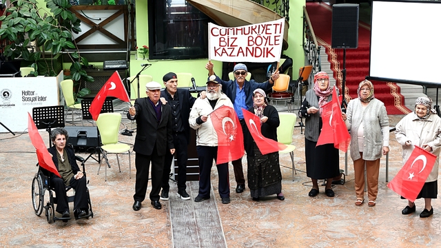 Samsun'da "Cumhuriyet'in çınarları" programı düzenledi