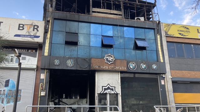 Gaziantep'te oto yedek parçası satan işyerinde çıkan yangın söndürüldü