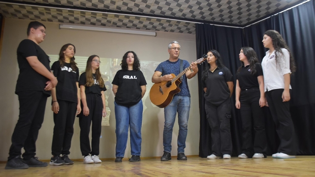 Liseliler 'Gazzeli Çocuk' şarkısıyla tek yürek oldu