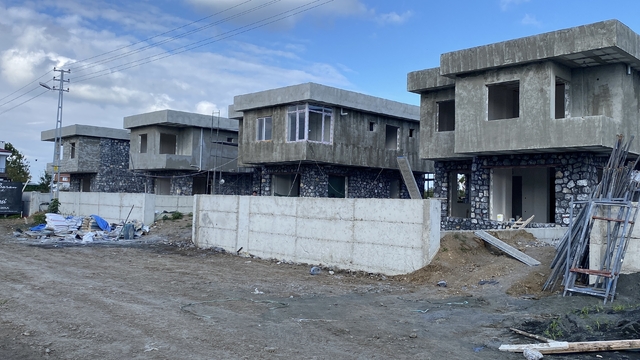 İnşaat işçisi arkadaşının üzerine düştü: 2 yaralı