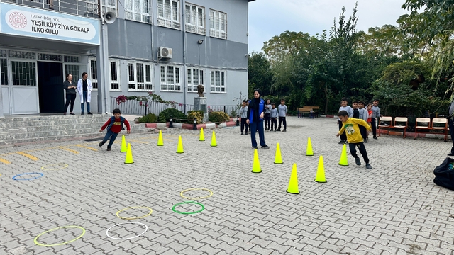 Dörtyol'da Gençlik Merkezi üyeleri öğrencilerle bir araya geldi