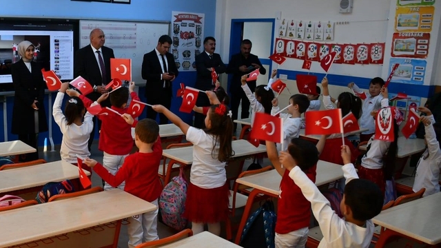 Gümüşhacıköy Kaymakamı Güneş'ten ilkokul ziyareti