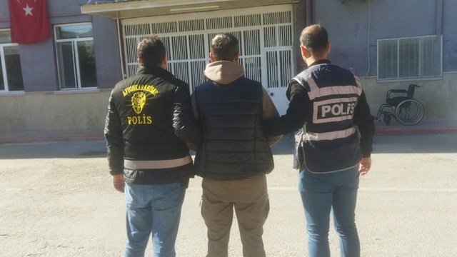 Afyonkarahisar'da 87 yıl hapis cezasıyla aranan hükümlü sahte kimlikle yakalandı