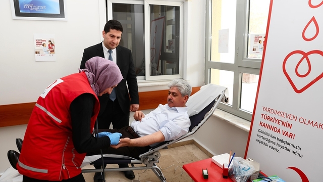 Sakarya Valisi Doğan, kan bağışında bulundu