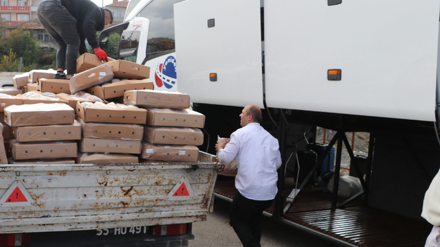 Samsun'da otobüsün bagajında 2 bin 100 kilogram kanatlı hayvan eti ele geçirildi