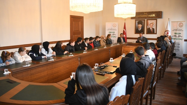 Vali Dallı, "Okulum Kastamonu Projesi" kapsamında öğrencilerle bir araya geldi