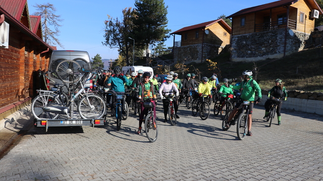 Bisiklet tutkunları Karabük'te sonbaharın renkleri arasında pedal çevirecek