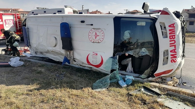 Edirne'de ambulansla otomobilin çarpıştığı kazada 7 kişi yaralandı