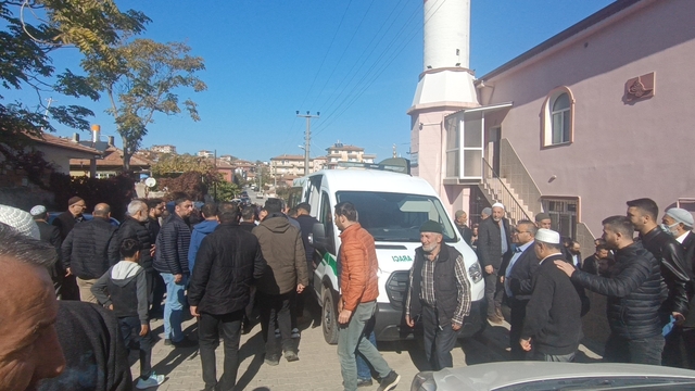 Kırıkkale'de baza ile karyola arasına sıkışarak ölen 7 aylık bebek defnedildi
