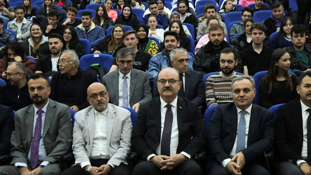 Kültür ve Turizm Bakan Yardımcısı Çam, Kayseri'de öğrencilerle bir araya geldi: