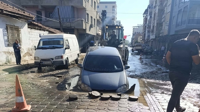Otomobil, içme suyu çukuruna düştü