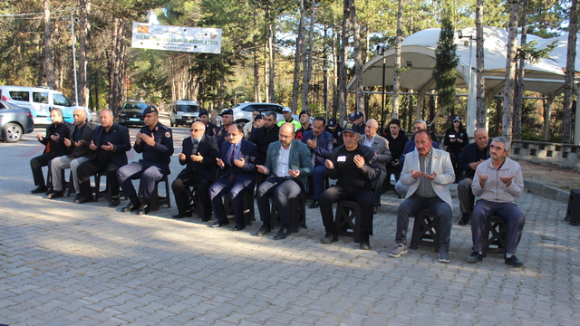 Tosya'da şehit İsmail Dalıkırık kabri başında anıldı