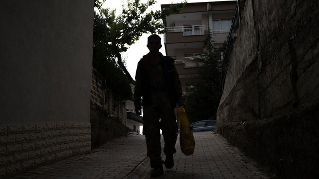 "Sarı Kanarya" adını verdiği kağıt toplama aracıyla hayalindeki kamyon için ter döküyor