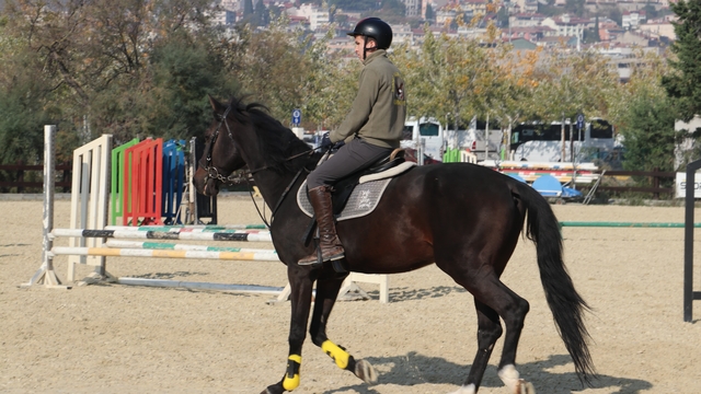 Tören ve müsabaka atları emeklilikte de binicilik sporuna hizmet ediyor