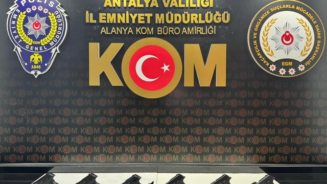 Antalya'da silah kaçakçılığı operasyonunda 2 zanlı tutuklandı